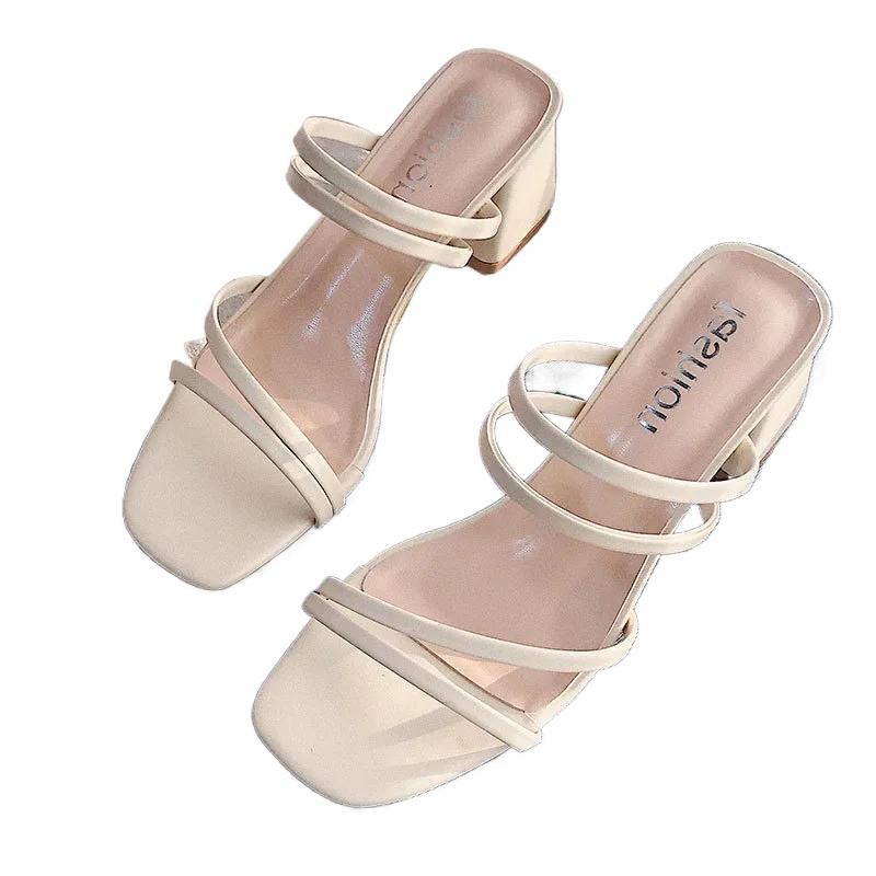 Vrouwelijke sandalen met vierk - Crossfit Lady recensie en prijs